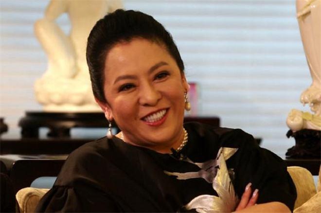 老公老是给别的女人点赞该怎么办我老公天天不停地看手机