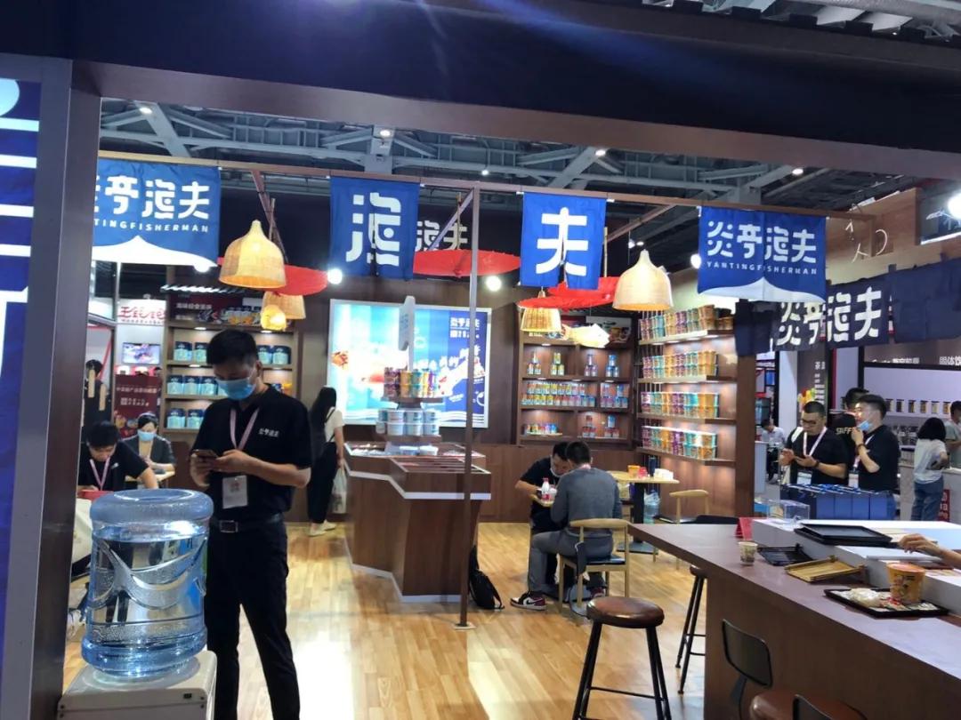 渔夫微信互投票群官网为什么女生穿瑜伽裤外面不套个短裤