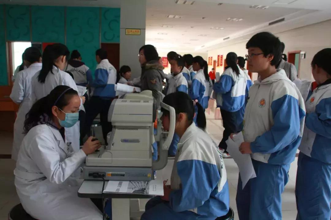 微信点赞神器免费下载而他经常给某个女人微信点赞