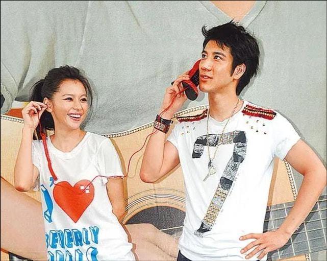 微信点赞不让共同好友看到为什么有的人在朋友圈里给别人都点赞