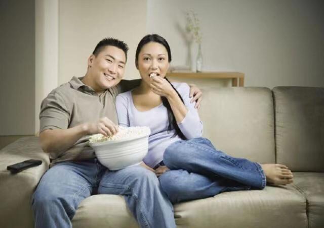 老公关注美女是精神出轨吗老公有个关系很好的女性朋友