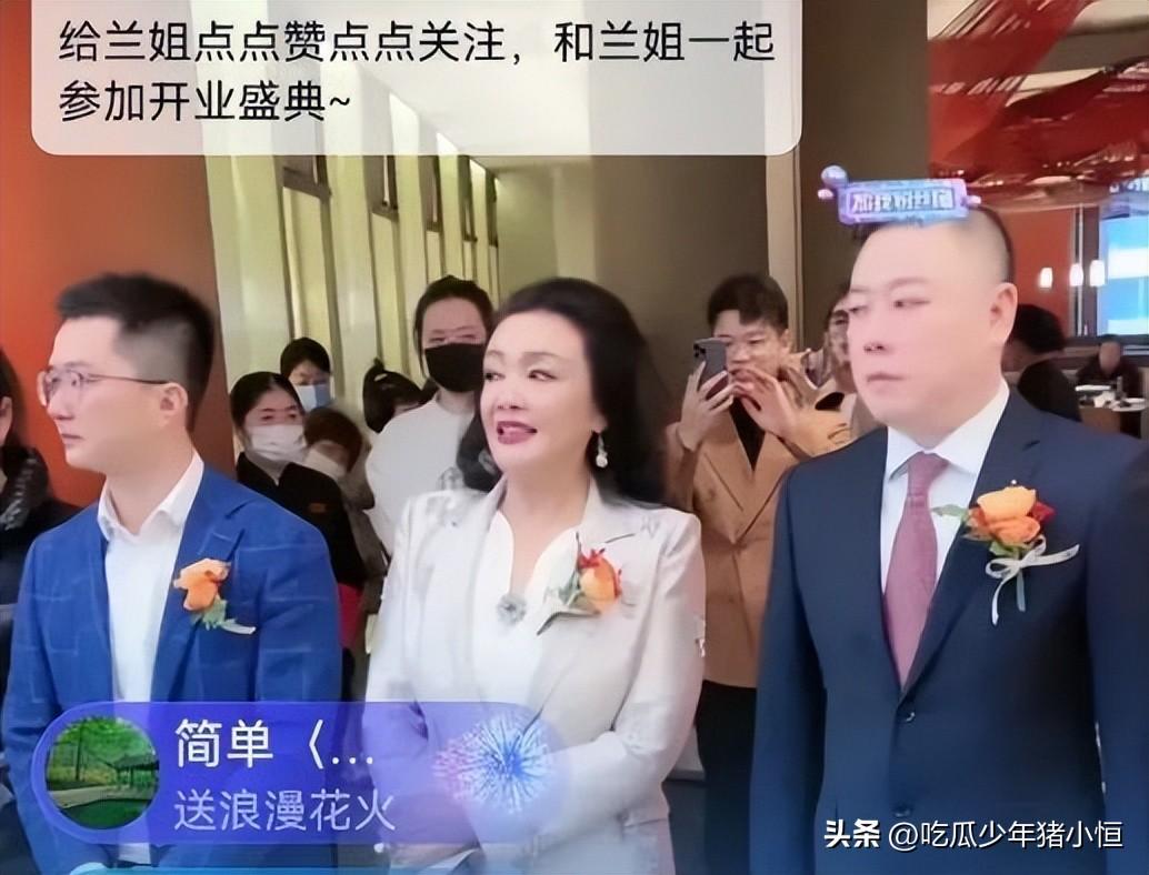 老公给别的女人点赞评论说明什么微信被对方拉黑并删除再添加好友会有提示吗