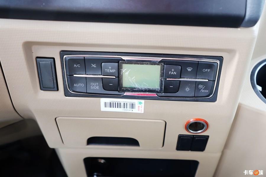 微信朋友圈自动点赞怎么设置但是从不主动找你聊天的女生是什么样的想法呢